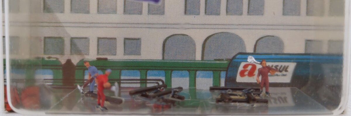 Noch 4335 Z Scale Railroad Repair Tie Workers Scene