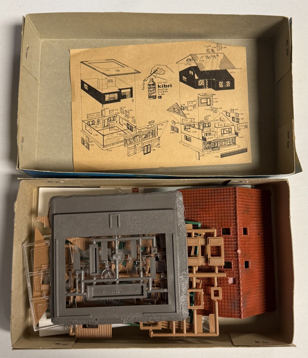 Kibri 8070 HO Scale Two Story Family House Plastic Model Building Kit