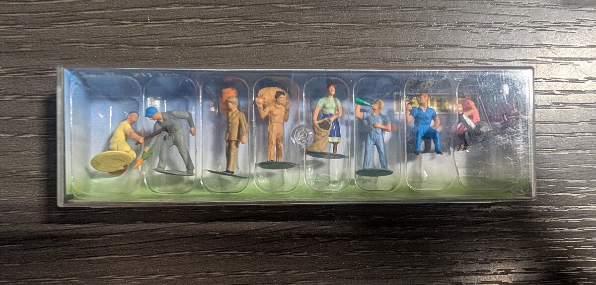Faller 51008 HO Potato Harvest Farmers Figure Set (Pack of 8)