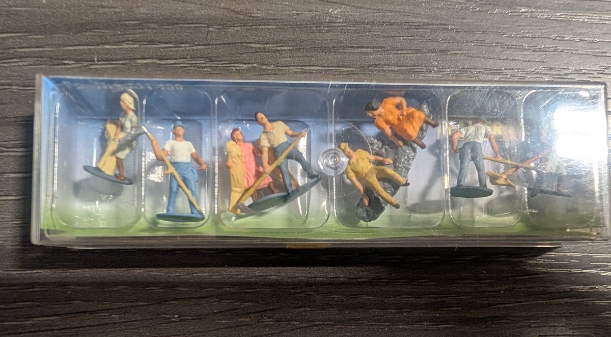 Faller 51009 HO Grain Harvest Farmers Figure Set