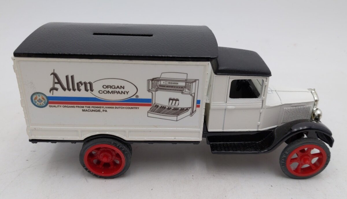 Ertl 2989 1931 Hawkeye Motor Truck Allen Vehicle Bank Die-Cast Metal
