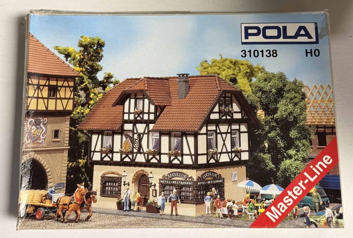 Pola 310138 HO Scale Lucullus Restaurant Plastic Model Building Kit
