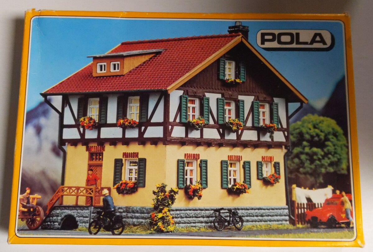 Pola 642 HO Scale Farmers House Plastic Model Building Kit