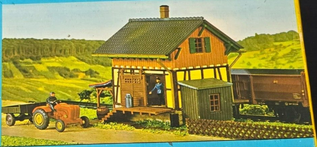 Atlas 730 HO Scale Flag Stop Station Plastic Building Kit