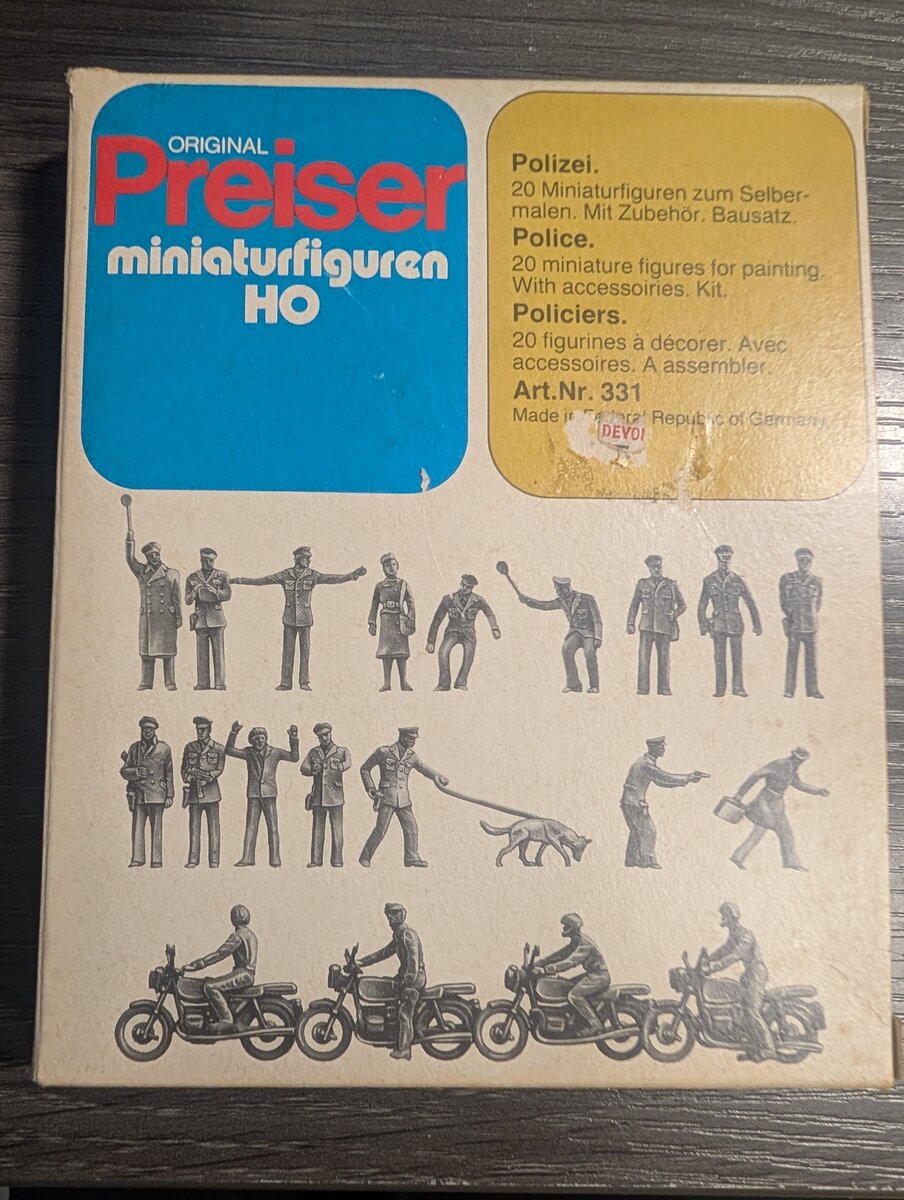 Preiser 331 HO Police Miniature Figure Set (Pack of 20)