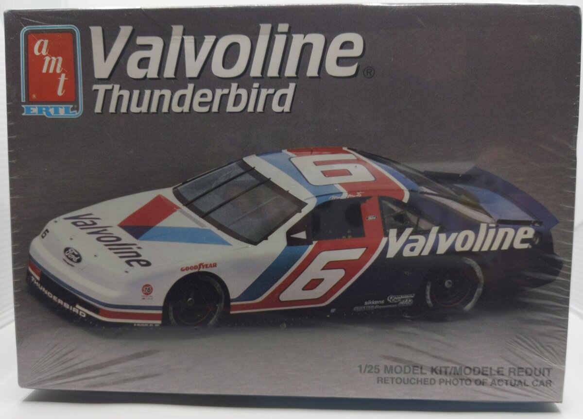 AMT 8756 1:25 Valvoline Thunderbird Model Kit