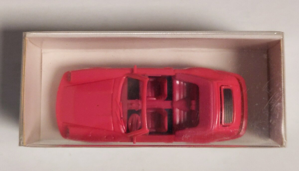 Wiking 1650218 HO Scale Hot Pink Porsche Cabriolet Plastic Model Car