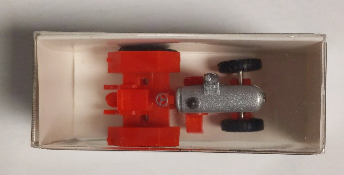 Wiking 8770221 HO Scale Red Fahr Schlepper Plastic Model Tractor