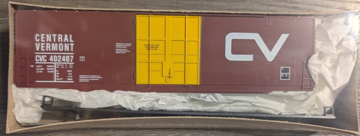Roundhouse 01771 HO Scale Central Vermont 50' Modern Hi-Cube Boxcar #402407 Kit