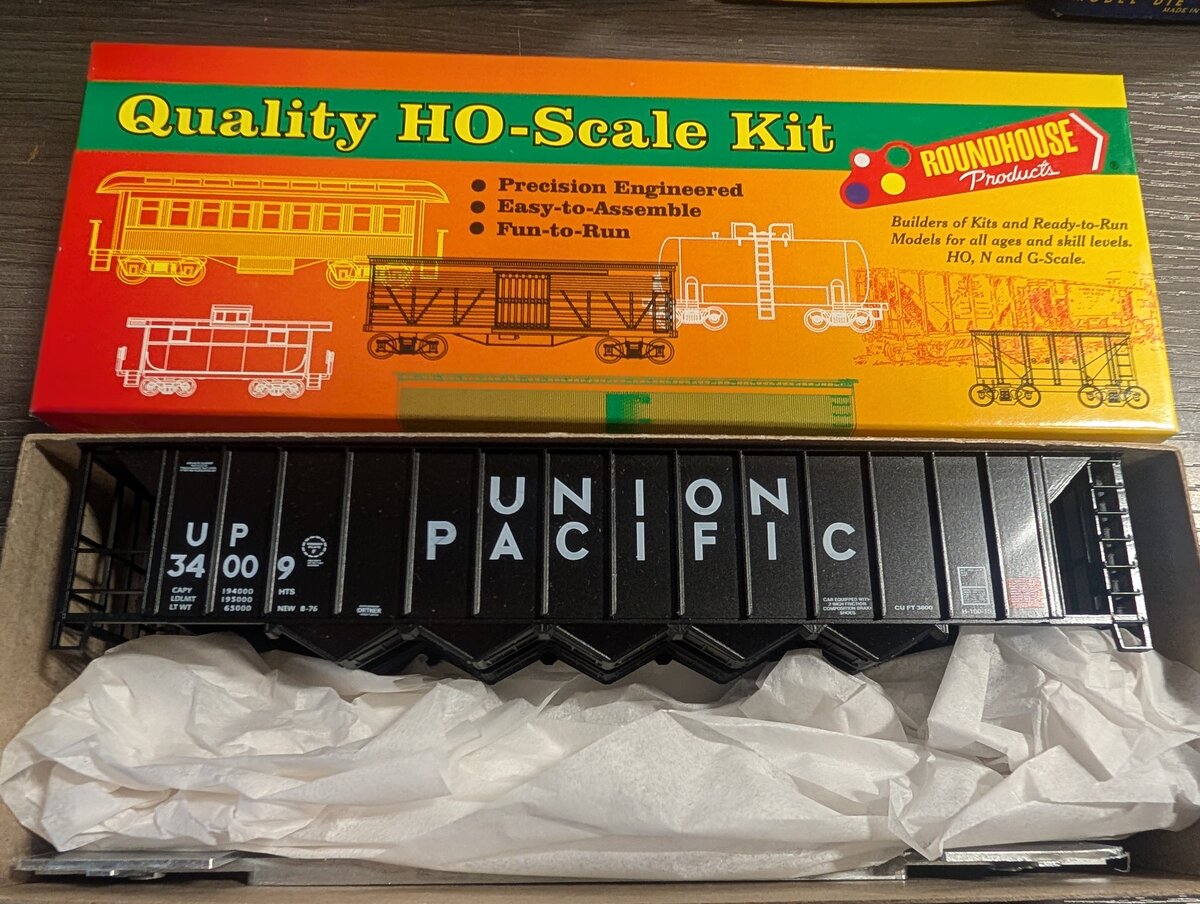 Roundhouse 01725 HO Scale Union Pacific 54' 5-Bay Rapid Disch. Hopper # 34009Kit