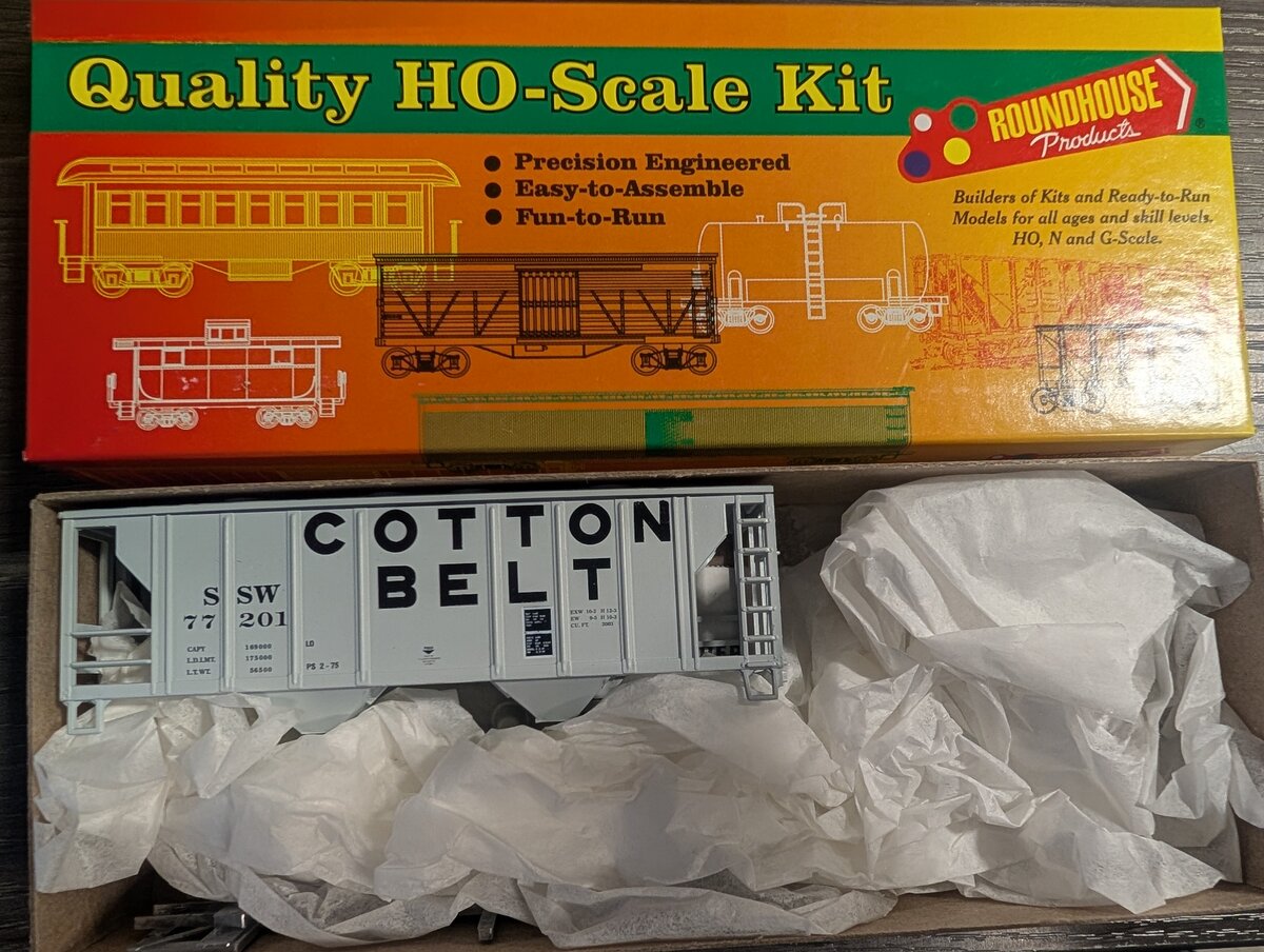 Roundhouse 01633 HO Scale Cotton Belt 34' 2-Bay Hopper Car Kit