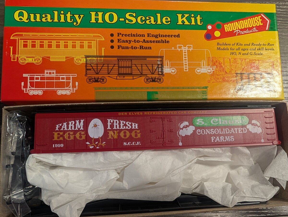 Roundhouse 7890 HO Scale S. Clause Consolidated Farms 50' Express Reefer # 1999