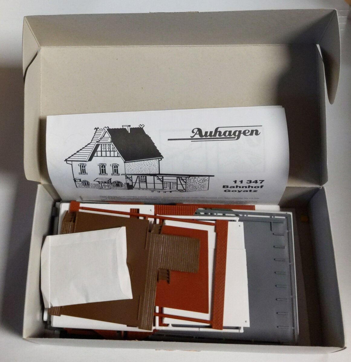 Auhagen 11347 HO Scale Railway Station Plastic Model Building Kit