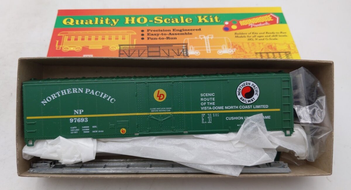 Roundhouse 12507 HO Scale 50' Plug Door Box Car Northern Pacific Kit