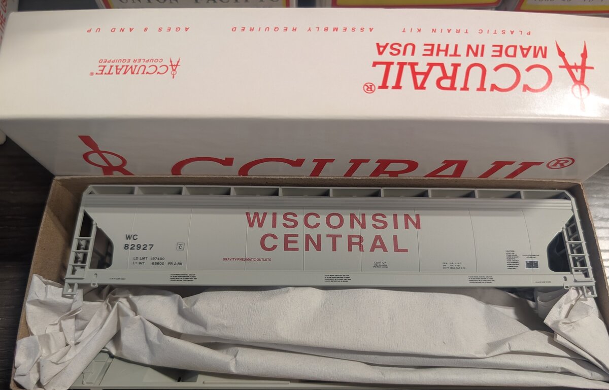 Accurail 12004 HO Wisconsin Central Ltd. ACF 3-Bay Covered Hopper #82927 Kit