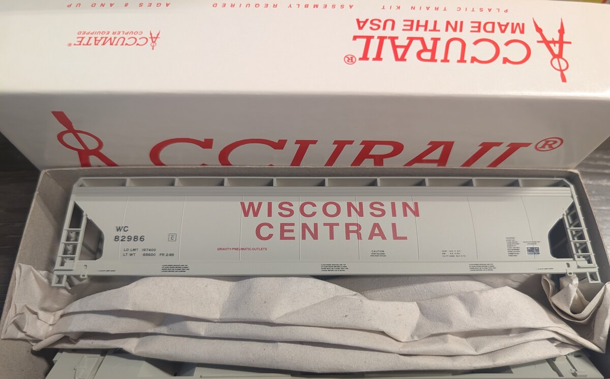 Accurail 12004  HO Wisconsin Central Ltd. ACF 3-Bay Covered Hopper #82986 Kit