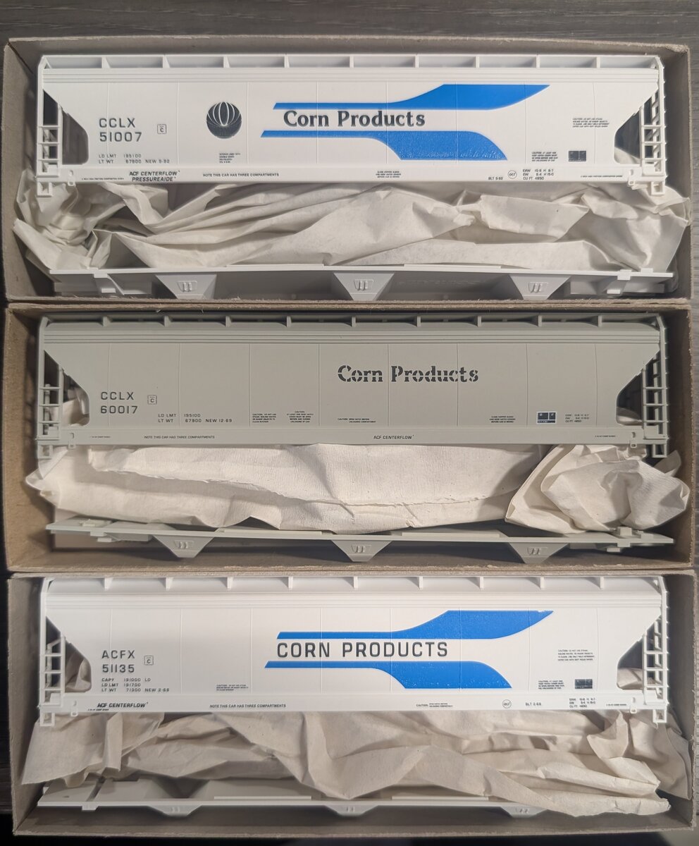 Accurail 3355 HO Corn Products 3-Bay Covered Hopper Set of 3 Kits
