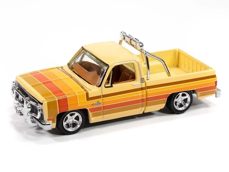 Auto World AWSP191-CASE 1:64 Custom Cream 1981 Chevy Silverado Fleetside Pickup