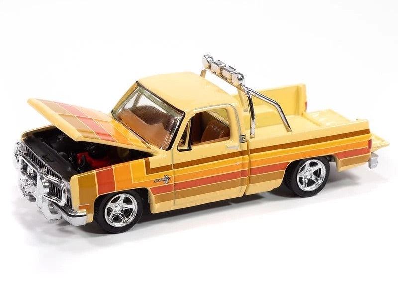 Auto World AWSP191-CASE 1:64 Custom Cream 1981 Chevy Silverado Fleetside Pickup