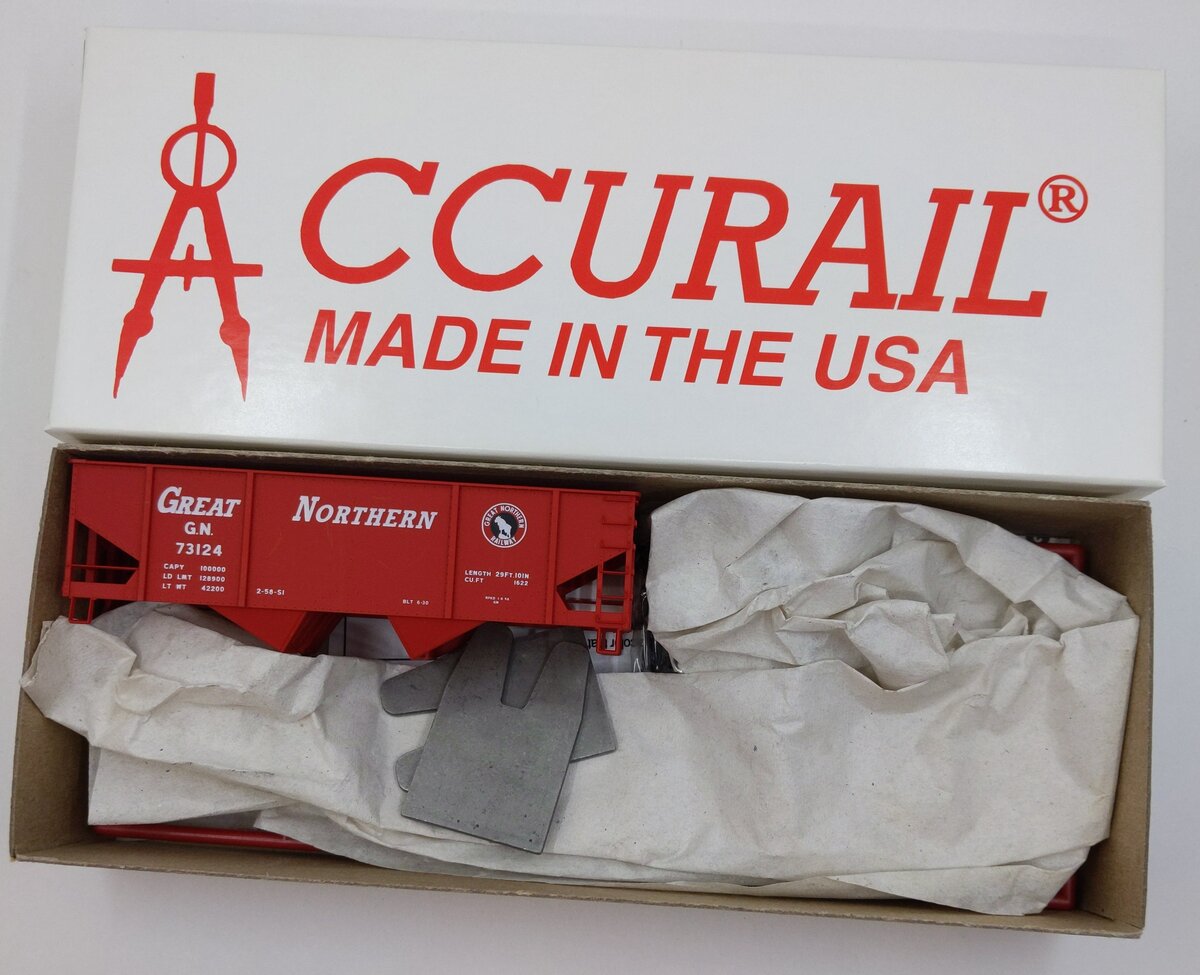 Accurail 2352 HO Great Northern Red Canton Twin Hopper Kit #73124