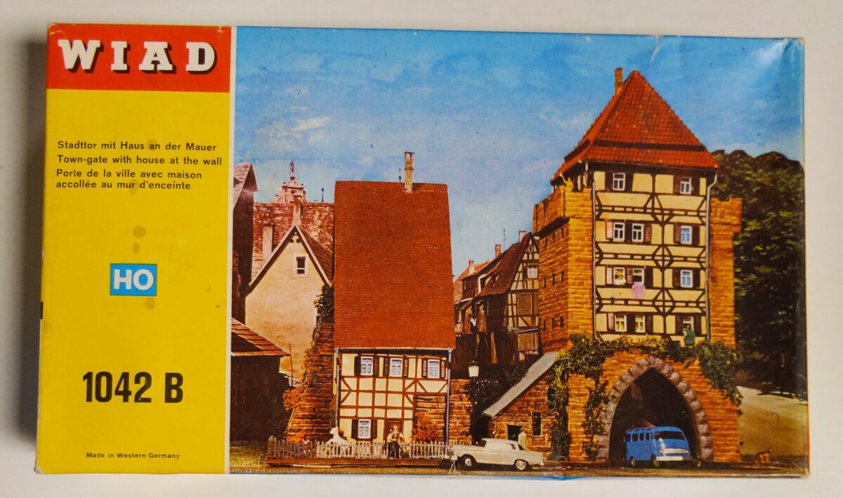 Wiad 1042B HO Scale Town-Gate with Horses at the Wall Model Building Kit