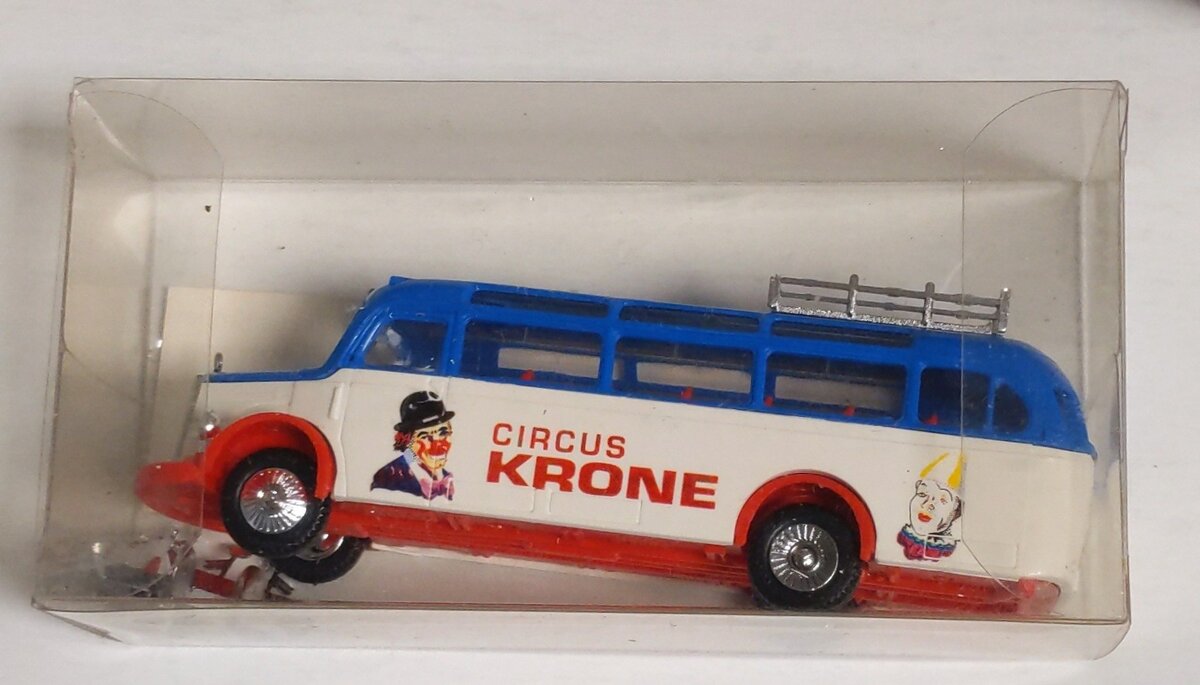 Busch 41038 HO Scale MB O-3500 Circus Krone Plastic Model Van