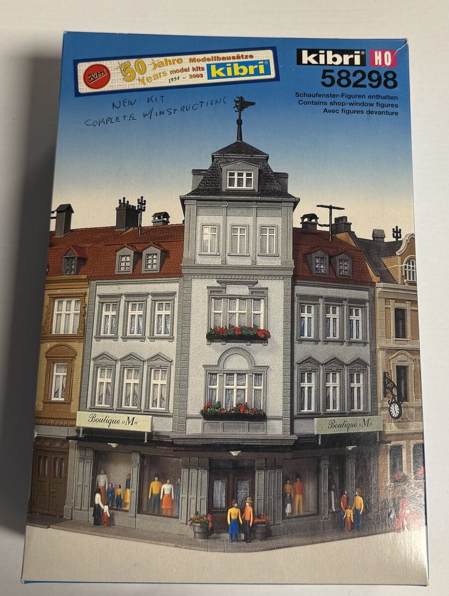 Kibri 58298 HO Scale Corner Boutique Apartment Building Plastic Kit