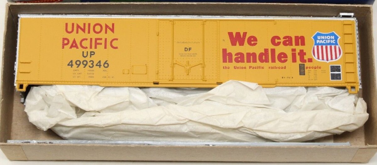 Roundhouse 1257 HO Union Pacific 50' Plug Door Box Car  # 499346 Kit