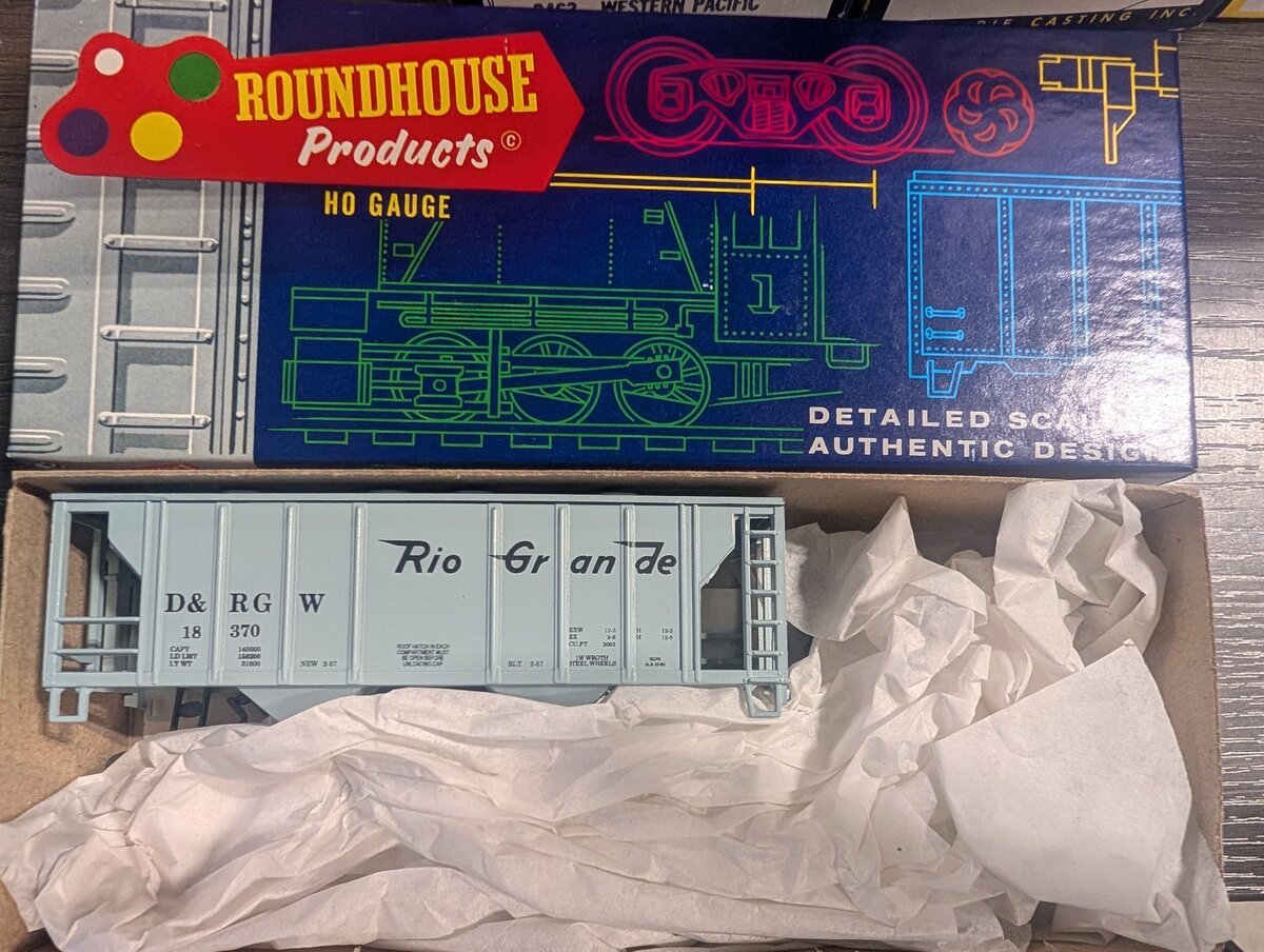 Roundhouse 3233 HO D&RGW Covered Hopper Car #18370 Kit