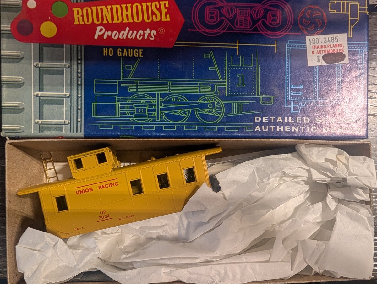 Roundhouse 3485 HO Scale Union Pacific Caboose #3004 Kit