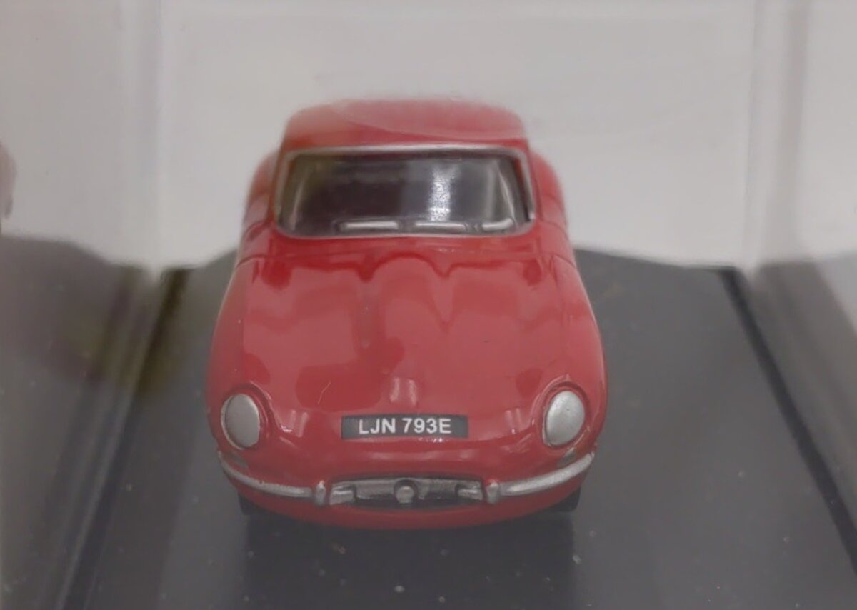 Oxford Diecast 76ETYP002 1:76 Scale Carmen Red Jaguar E-Type Series I Diecast