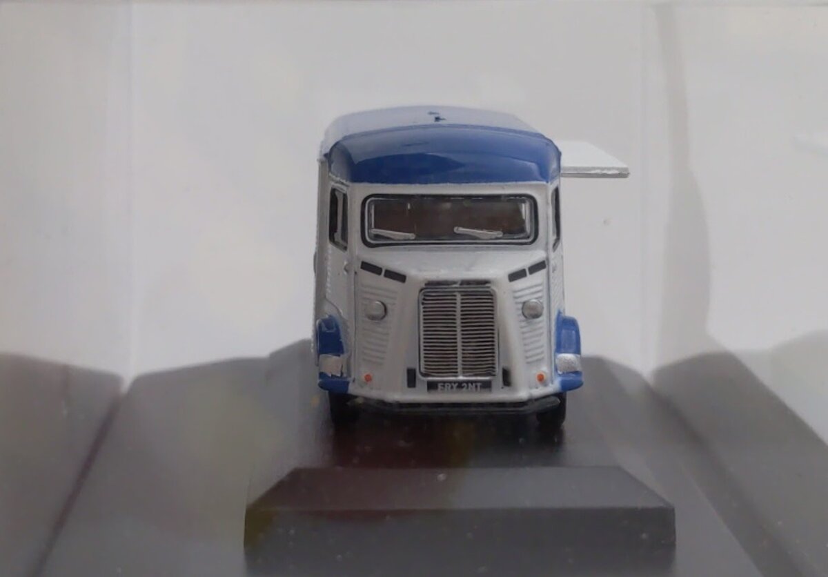 Oxford Diecast 76CIT005 1:76 Oxford Commercials Fish & Chips Citroen H Van
