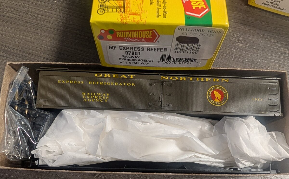 Roundhouse 07901 HO REA Great Northern 50' Express Reefer #1953 Kit