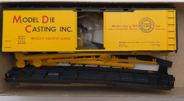 Roundhouse 3218 HO Scale 50th Anniversary 40' Box Car Model Die Cast Kit