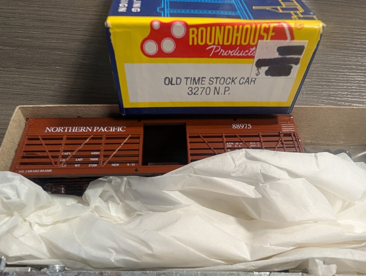 Roundhouse 3270 HO Northern Pacific Old Time Stock Car #88975 Kit