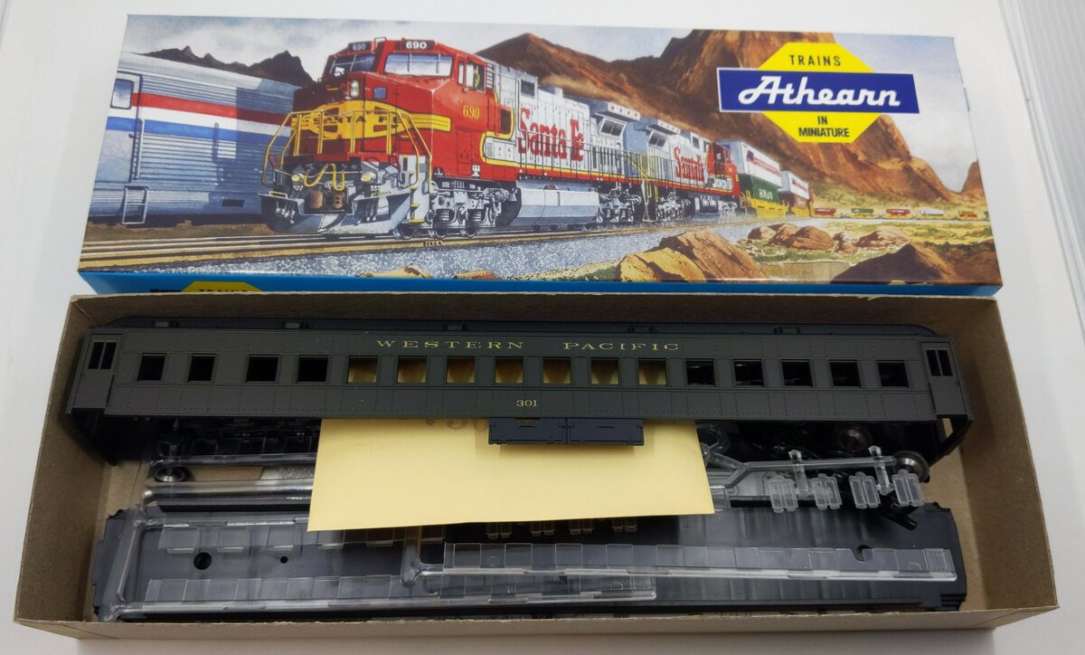 Athearn 2435 HO Western Pacific Standard Coach Clear Roof 301 Kit