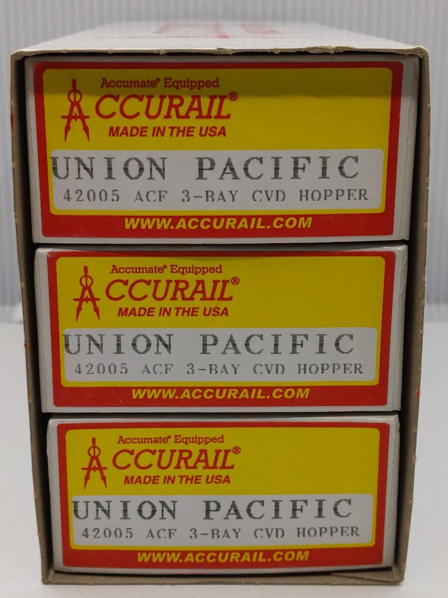 Accurail 42005 HO Scale Union Pacific ACF 3-Bay Covered Hopper Kit (Set of 3)