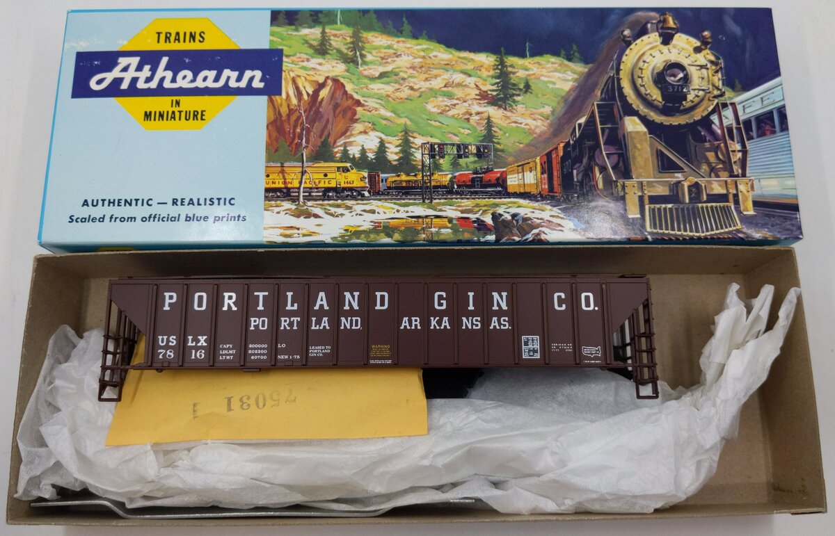 Athearn 2347 HO Portland Gin Co. 54’ PS 3-Bay Covered Hopper USLX