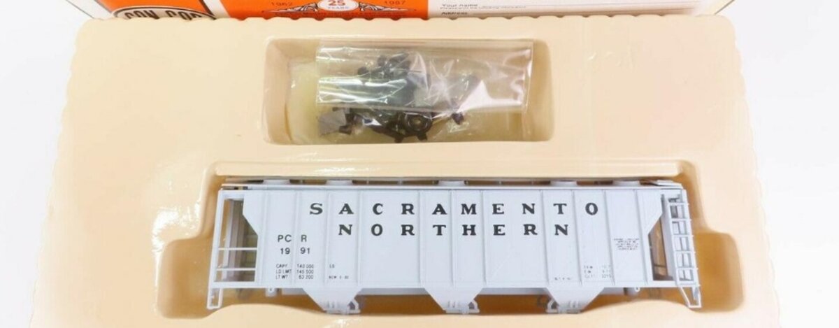 Con-Cor 91 HO Sacramento Northern PS-2 3-Bay Covered Hopper Car Kit