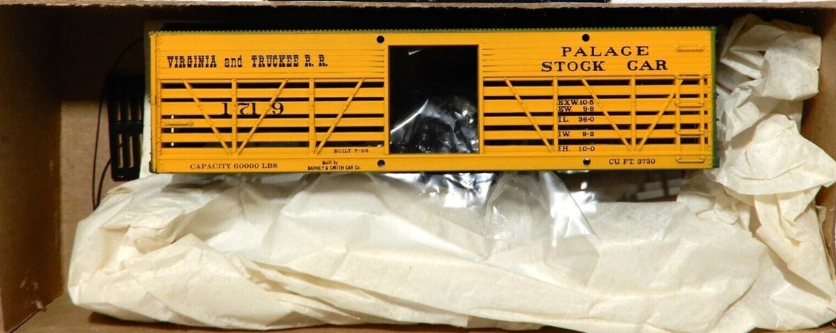Roundhouse 3004 HO Scale Virginia & Truckee 36' Stock Car # 1719 Kit