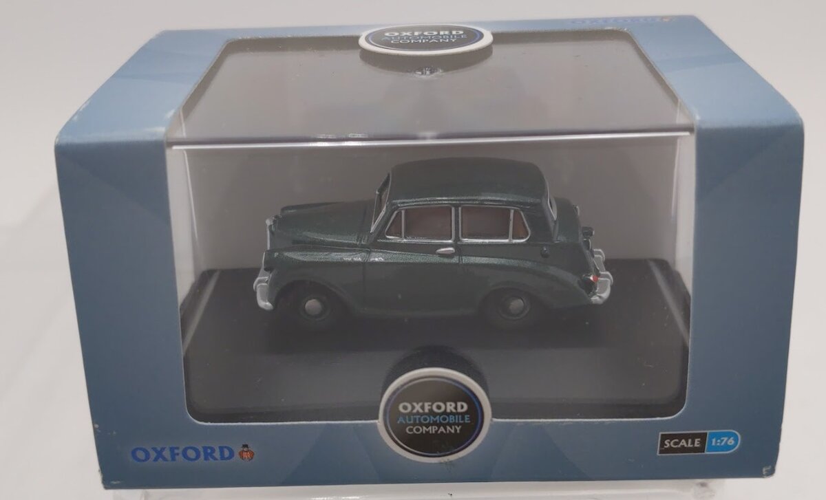Oxford Diecast 76TM005 1:76 Scale Jade Green Triumph Mayflower Diecast Model