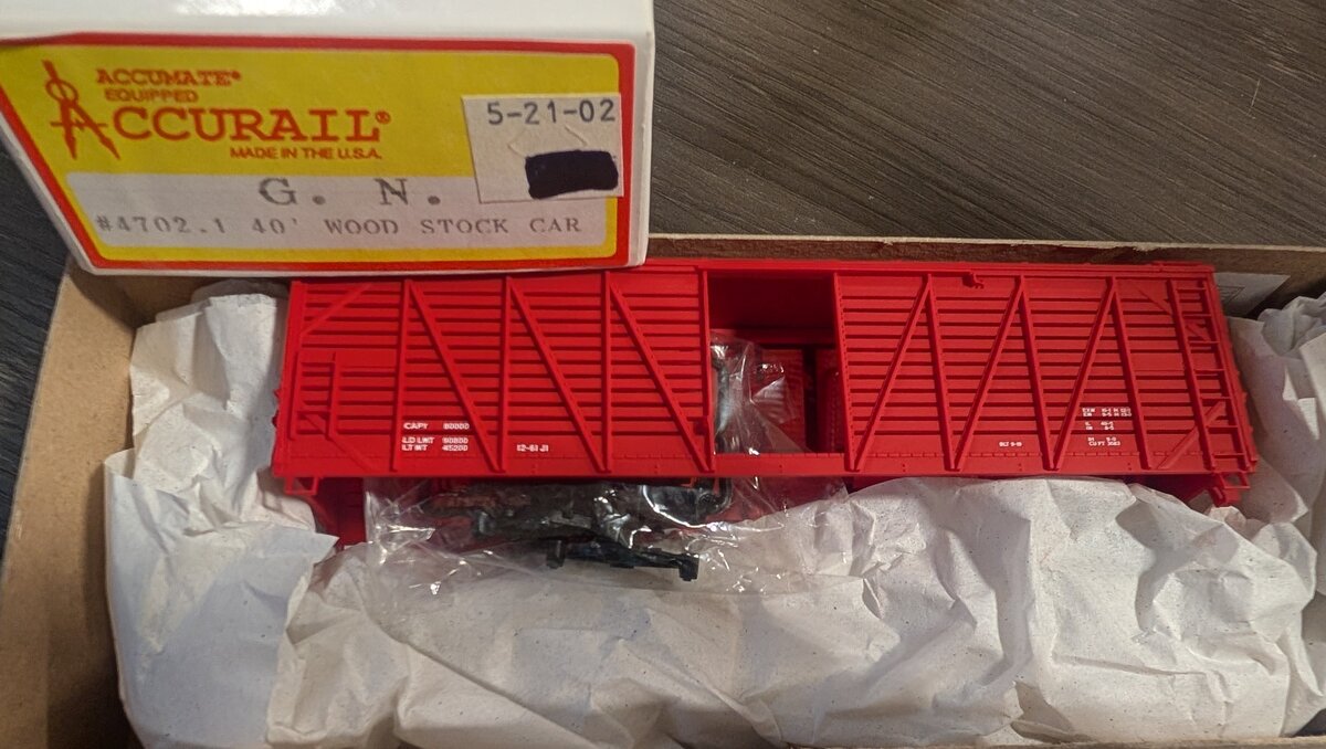 Accurail 4702.1 HO Great Northern 40' Wood Stock Car Kit