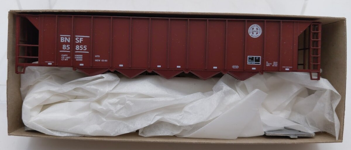 Roundhouse 07896 HO BN/Santa Fe 54'' 5-Bay Rapid Disch. Hopper # 85855 Kit
