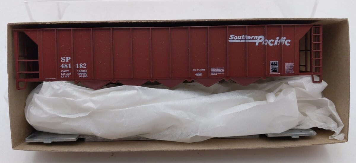 Roundhouse 07897 HO Southern Pacific 54' 5-Bay Rapid Discharge Hopper #481182Kit