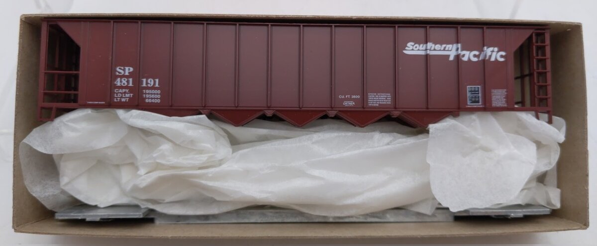 Roundhouse 07897 HO Southern Pacific 54' 5-Bay Rapid Discharge Hopper #481191Kit