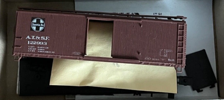 Athearn 5231 HO Scale Santa Fe 40 Ft. Wood Box Blue Box Kit