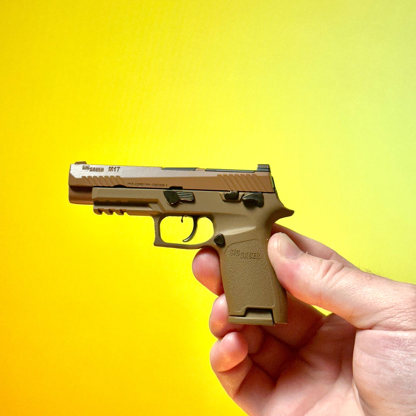 GoatGuns M17-TAN SIG SAUER M17 Diecast Model