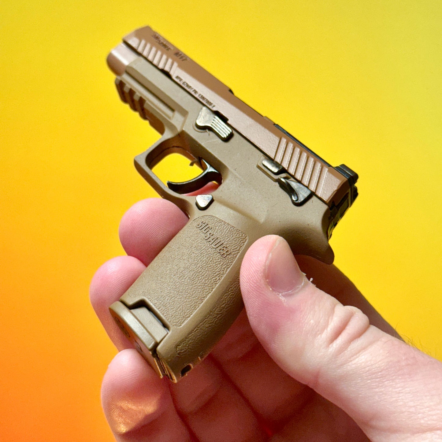 GoatGuns M17-TAN SIG SAUER M17 Diecast Model