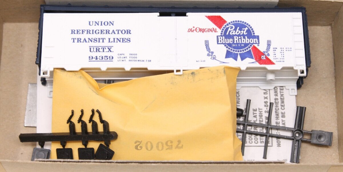 Athearn 2299-3 HO Bev-Bel Pabst Blue Ribbon Beer 40' Steel Ice Bunker Reefer Kit