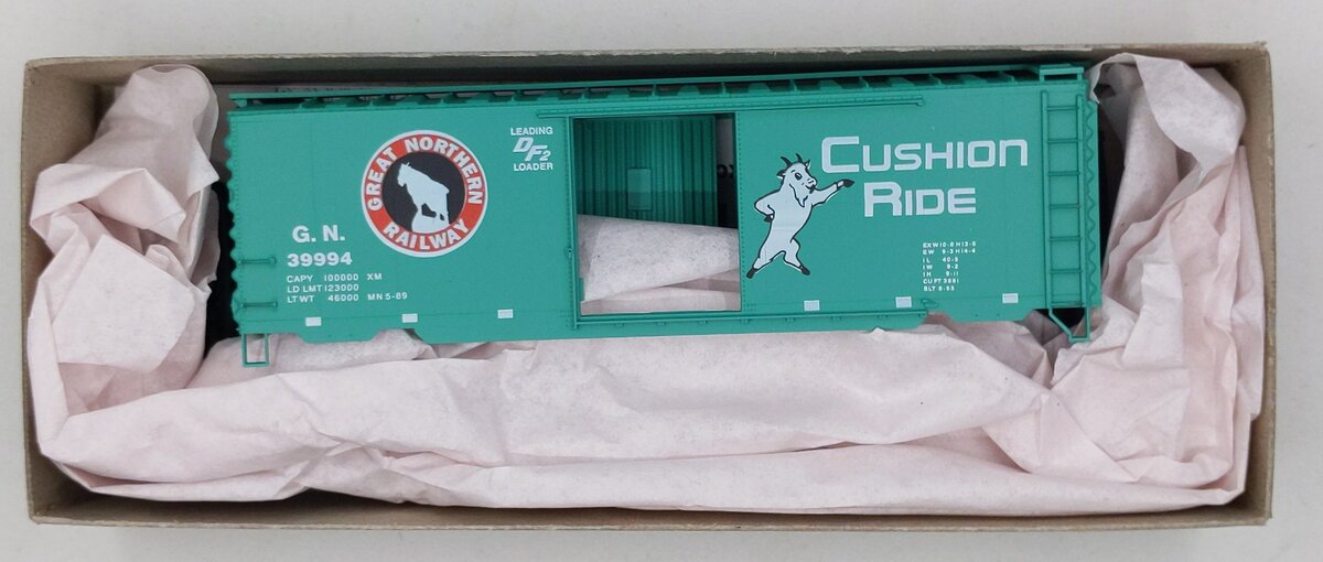 Accurail 1534 HO Scale Great Northwestern Railway 40' PS-a Steel Boxcar #39994